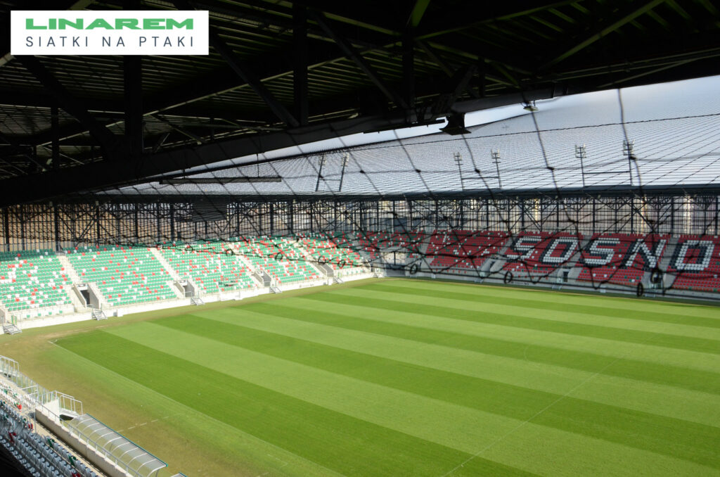 montaż siatek stadion, stadion montaż siatek przeciw ptakom, ochrona stadionu przed ptakami