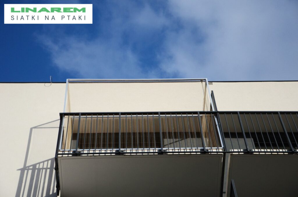 siatka przeciw ptakom balkon, montaz siatki aluminiowy stelaz, zabezpieczenie balkonu krakow