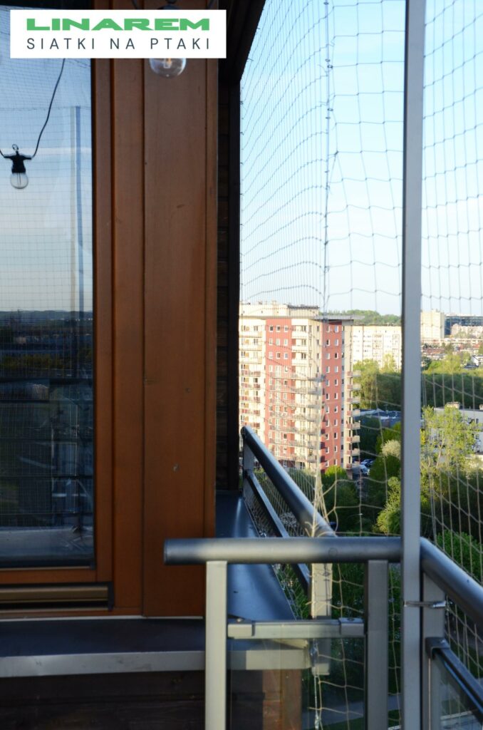 zabezpieczenie balkonow krakow, siatka na ptaki montaz, konstrukcja metalowa balkon