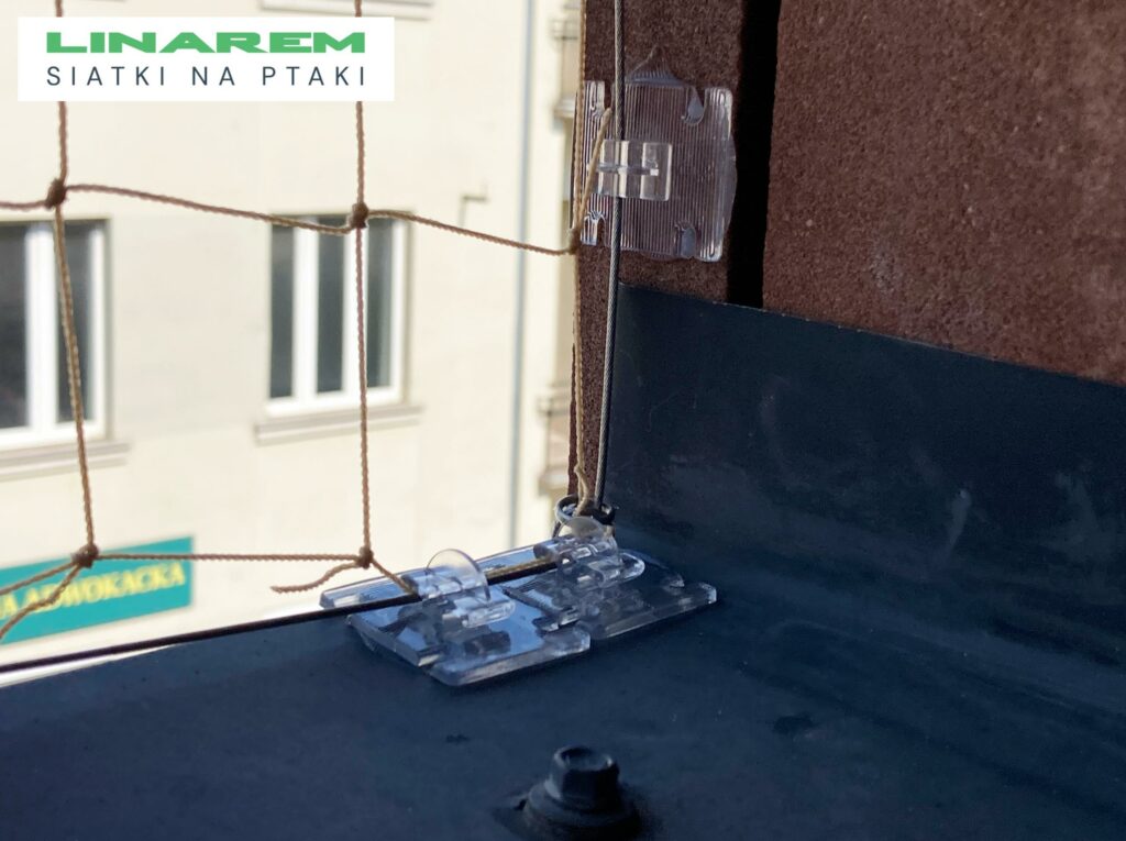 siatki na ptaki balkon krakow, montaz siatki zabezpieczajacej krakow, zabezpieczenie balkonu siatka przeciw ptakom, montaz bezinwazyjny siatek