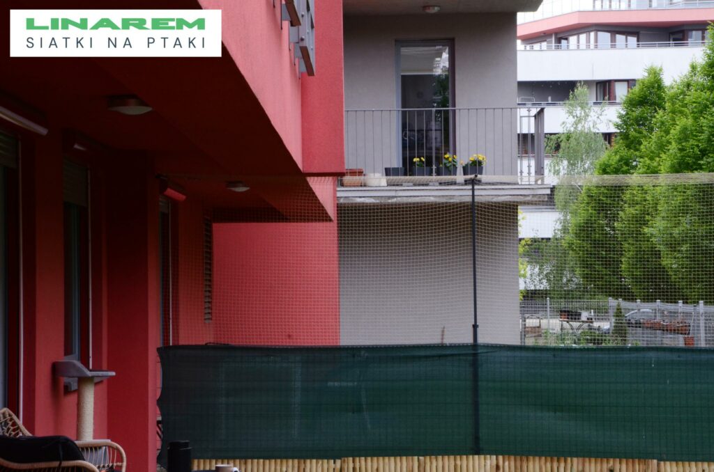 montaz siatek przeciw ptakom, siatki na ptaki do ogrodu, zabezpieczenie ogrodu przed ptakami