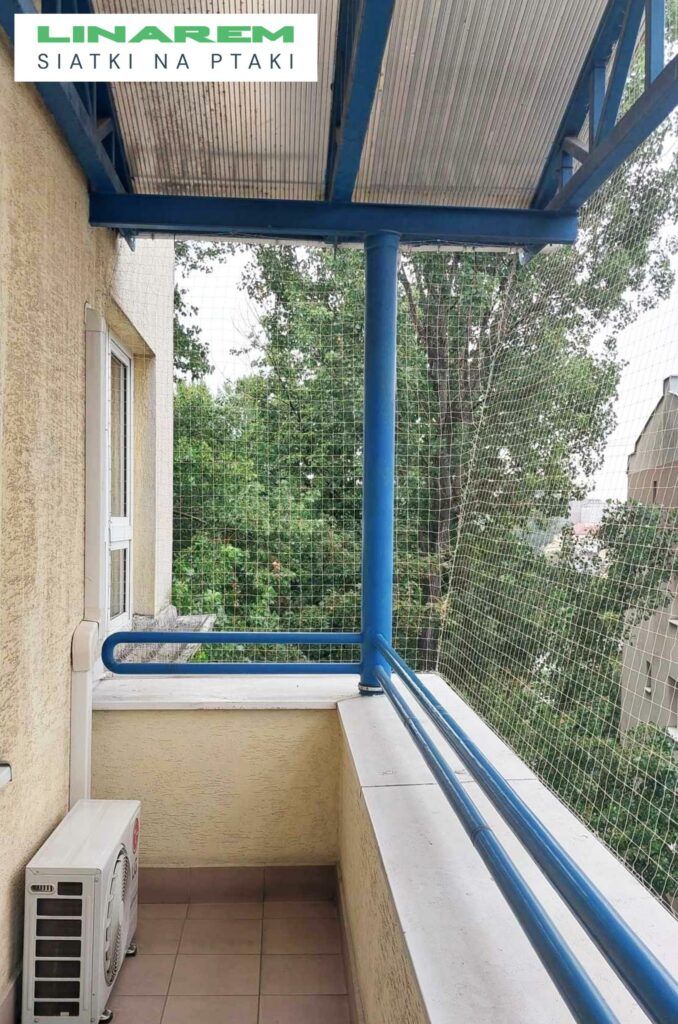 zabezpieczenie balkonu siatka na ptaki nullo, montaz siatek przeciw ptakom, ochrona balkonu przed golebiami, siatki balkonowe montaz