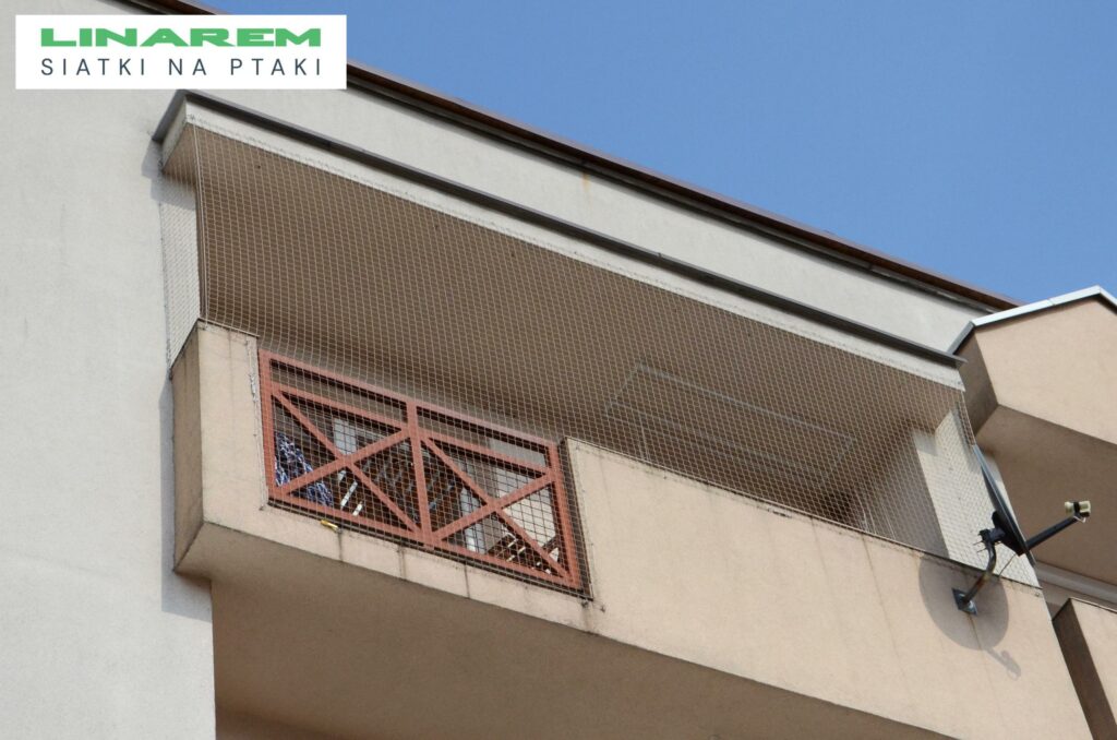 montaz siatki na ptaki trzebinia, zabezpieczenie balkonu przed ptakami, siatki przeciw golebiom balkon trzebinia, osiatkowanie balkonu