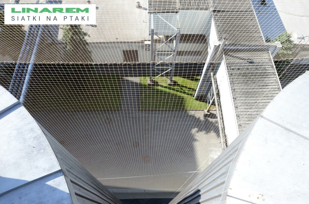 montaz siatki sierpc, siatki przemyslowe przeciw ptakom, ochrona fabryki przed ptakami
