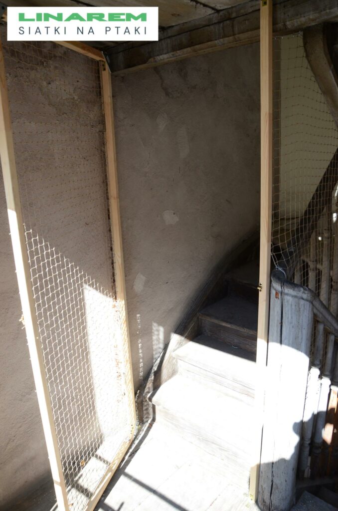 drzwi siatkowe przeciw ptakom krakow, siatki ochronne sobieskiego, montaz siatek konstrukcja