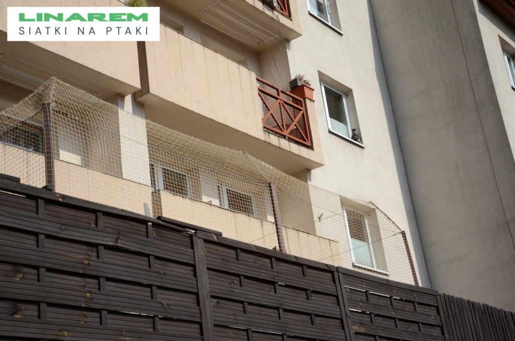 montaz konstrukcji na taras przeciw ptakom trzebinia, zabezpieczenie tarasu siatka trzebinia, konstrukcja osiatkowanie balkon trzebinia