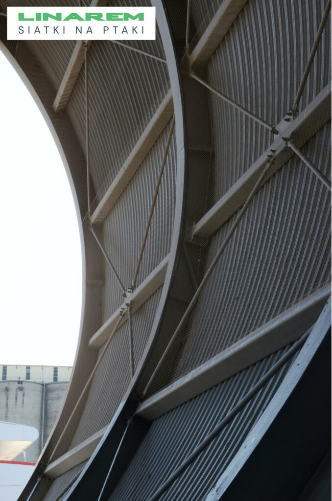 montaz siatki na ptaki kielce, zabezpieczenie hali targowej przed ptakami, siatki ochronne na ptaki kielce, osiatkowanie hali targowej