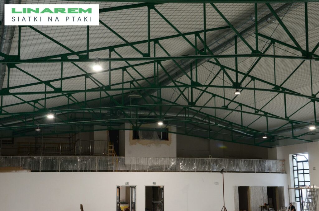 montaz pilkochwytu bochnia, siatki ochronne na hale, zabezpieczenie hali siatka przeciw ptakom