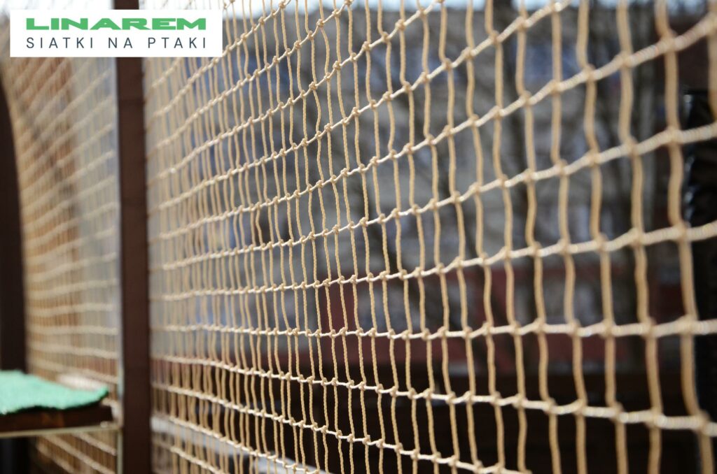 osiatkowanie ogrodu trzebinia, siatka przeciw ptakom nad ogrodem, zabezpieczenie przed golebiami trzebinia, montaz siatek trzebinia ptaki