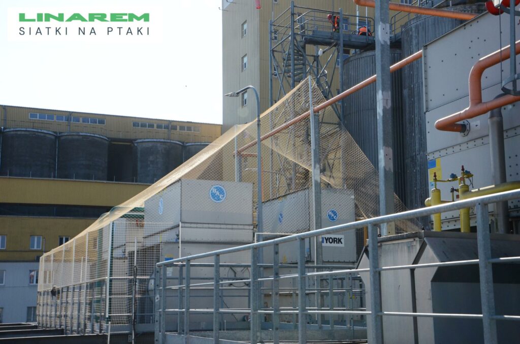 montaz siatek fabryka sierpc, siatki ochronne na ptaki, zabezpieczenie przemyslu ptakami