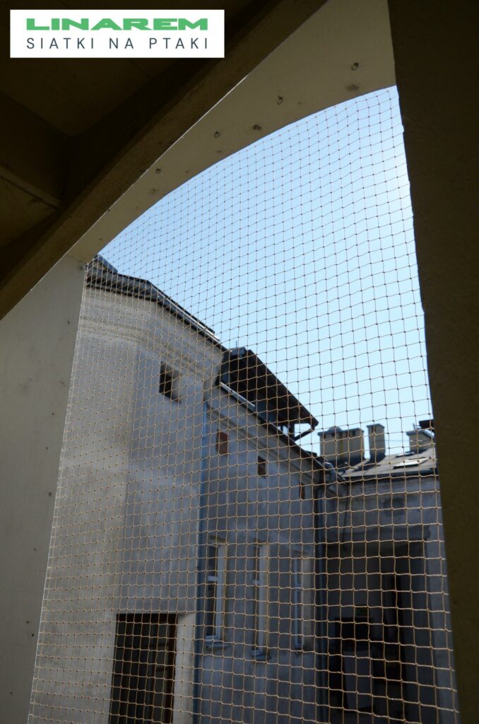 montaz siatek elewacja krakow, zabezpieczenie ptakami balkony, siatka na ptaki sobieskiego 10