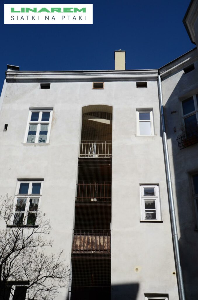 zabezpieczenie budynku przed ptakami krakow, siatki balkonowe montaz, siatki na ptaki sobieskiego