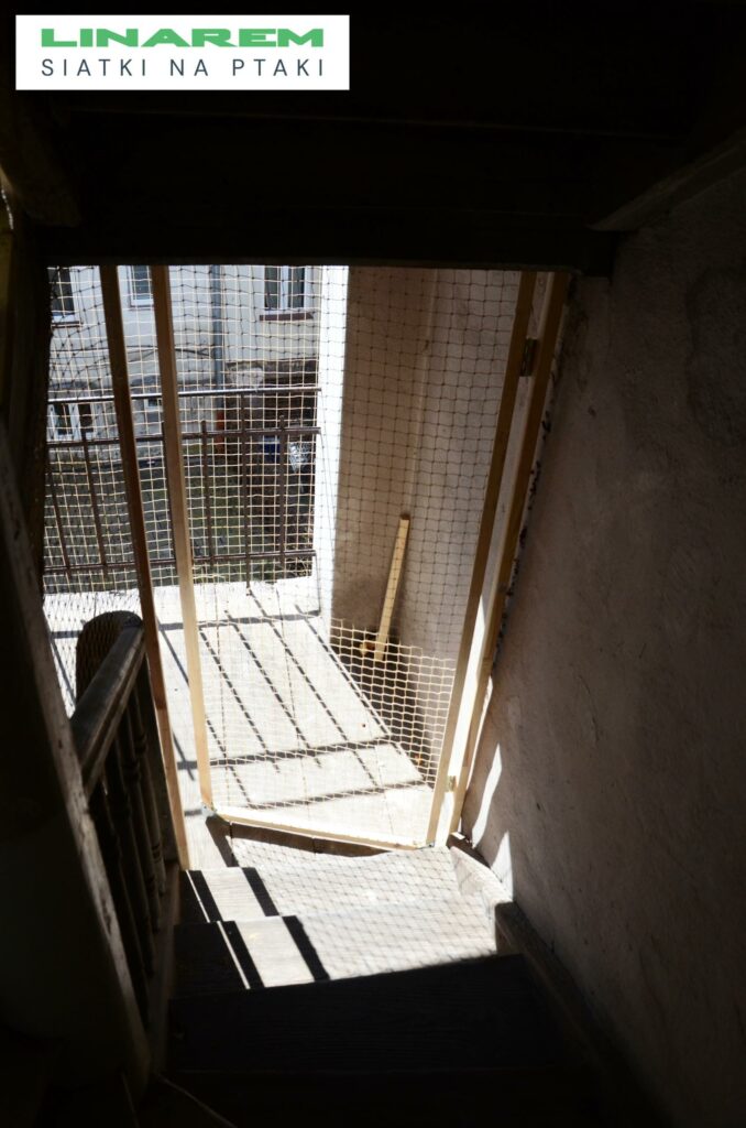 zabezpieczenie przejsc siatka, siatki przeciw ptakom krakow, montaz siatek sobieskiego