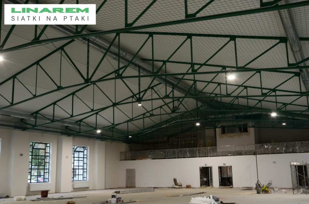 zielona siatka pilkochwyt bochnia, zabezpieczenie hali przeciw ptakom, montaz siatki ochronnej