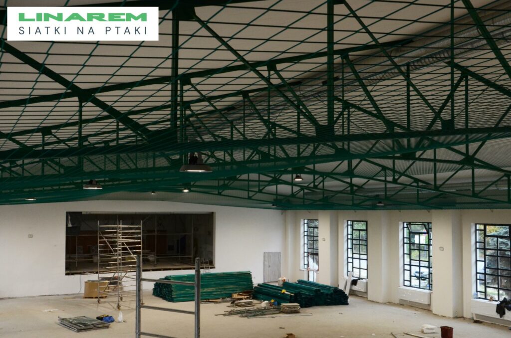 montaz pilkochwytu bochnia, siatka na ptaki hala bochnia, pilkochwyt przemyslowy montaz