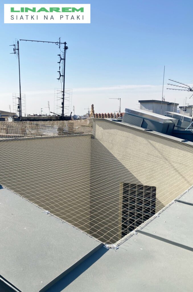 zabezpieczenie patio przed ptakami krakow, montaz siatek przeciw ptakom krakow, bezinwazyjny montaz siatki krakow