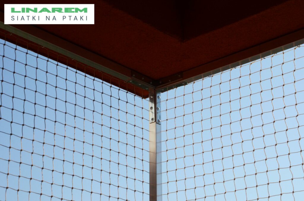 siatka przeciw golebiom konstrukcja stalowa, montaz siatki na ptaki, zabezpieczenie konstrukcji stal przed ptakami, osiatkowanie golebie