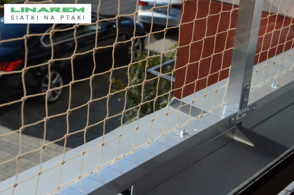 siatki na ptaki konstrukcja stalowa montaz, ochrona konstrukcji stalowej, zabezpieczenie golebie siatka, montaz siatki ptaki